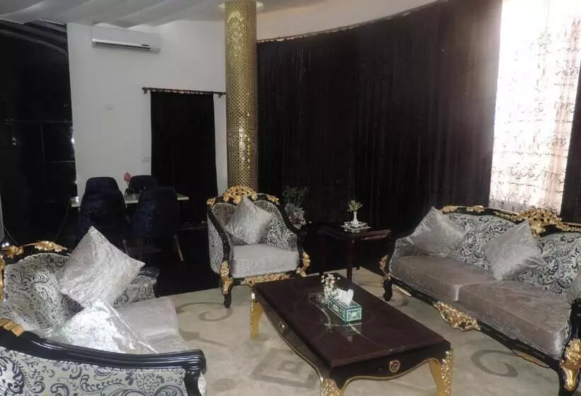 سوئیت رویال, Crown Hotel Juba