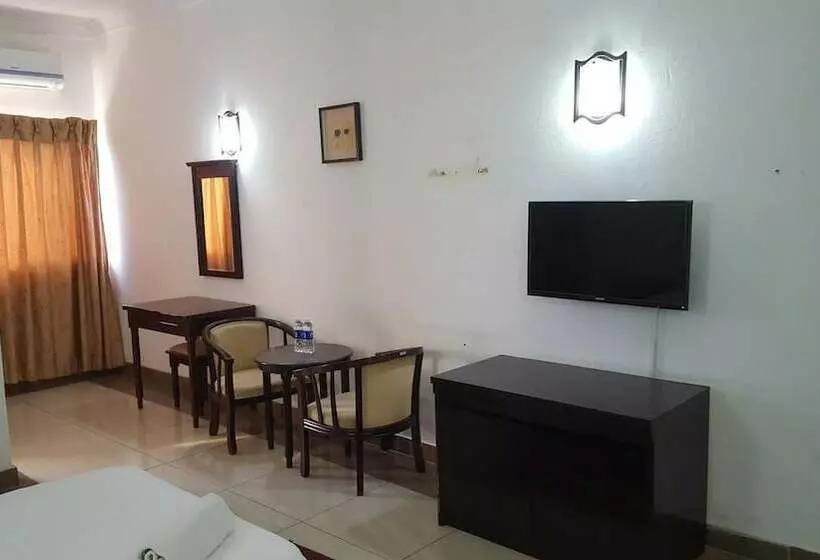اتاق اکونومی, Al Khalil Machava