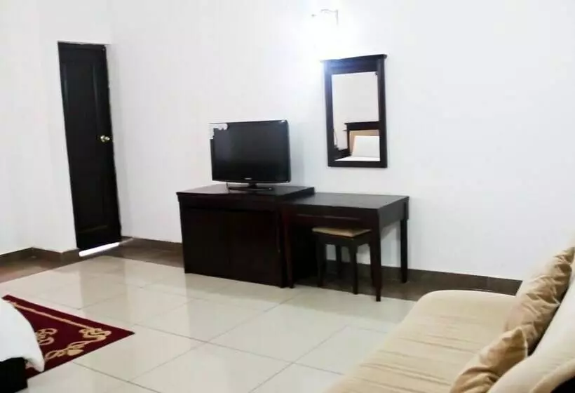 اتاق اکونومی, Al Khalil Machava