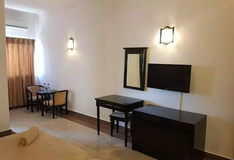 اتاق اکونومی, Al Khalil Machava