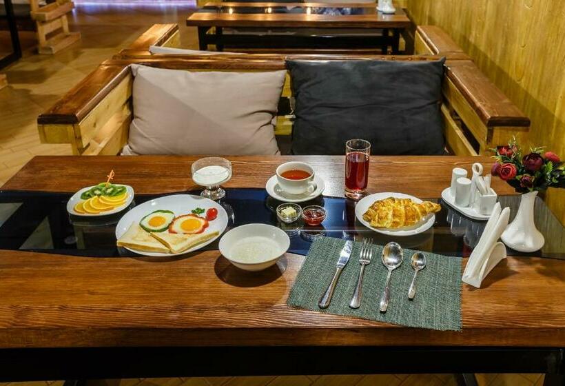 اتاق سوپریور, Brown