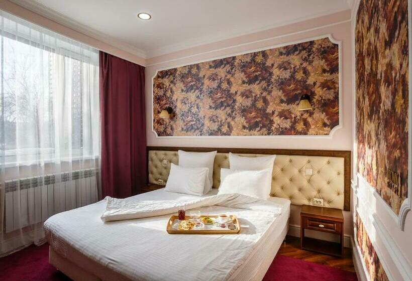 اتاق سوپریور, Brown