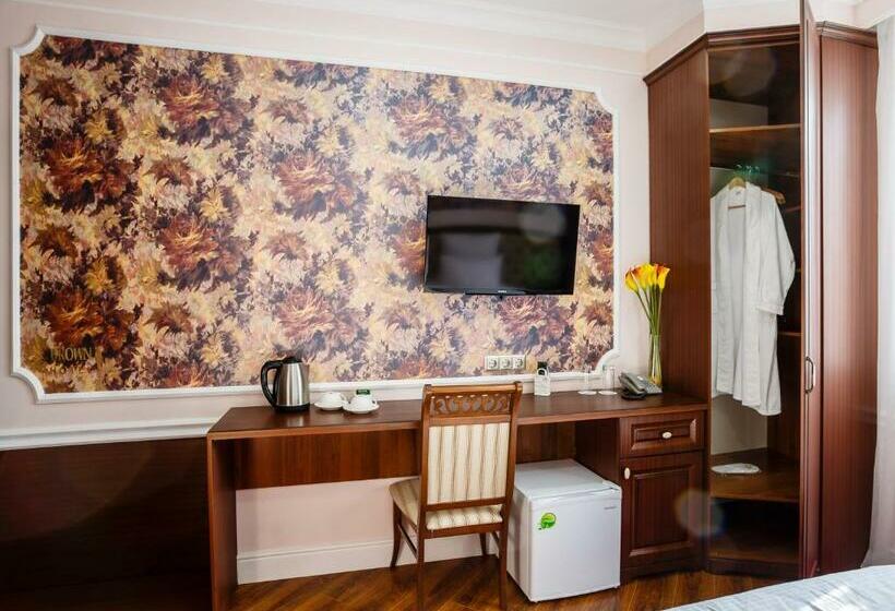 اتاق سوپریور, Brown