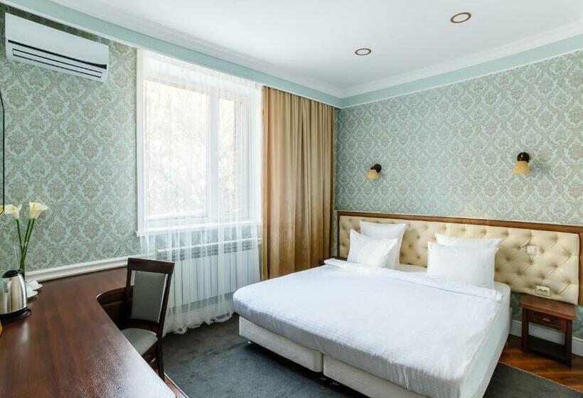 اتاق سوپریور, Brown