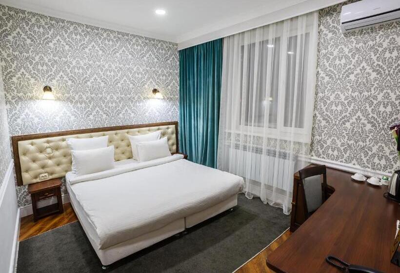 اتاق سوپریور, Brown