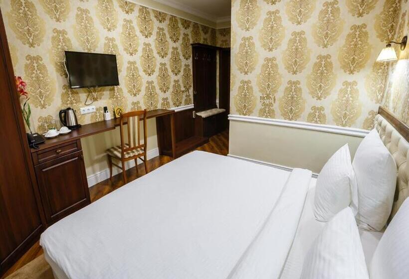 اتاق سوپریور, Brown