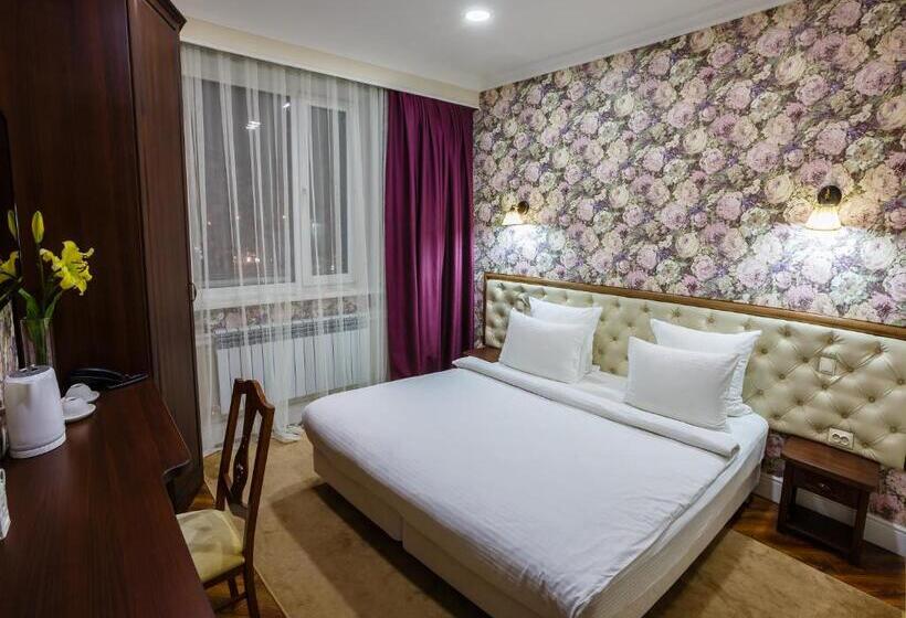 اتاق سوپریور, Brown