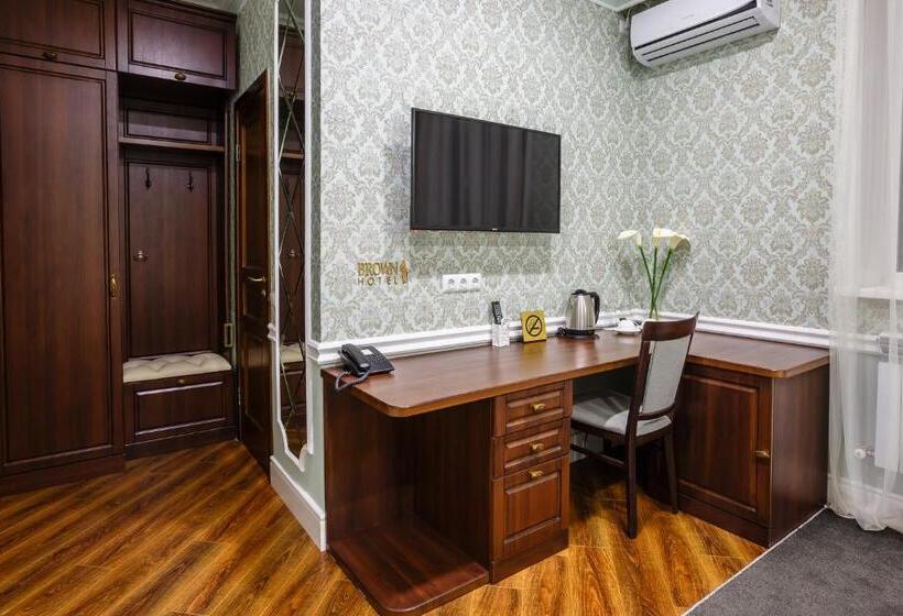 اتاق سوپریور, Brown