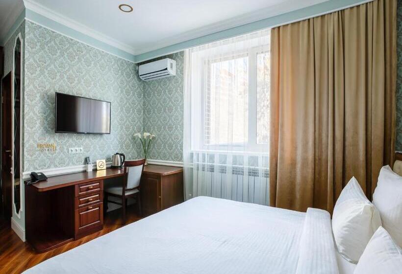 اتاق سوپریور, Brown