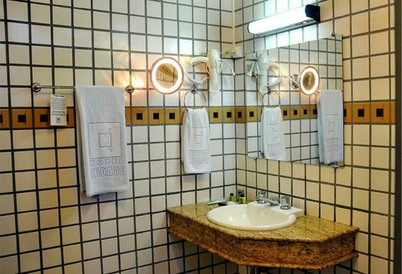 חדר דלוקס, Cidade