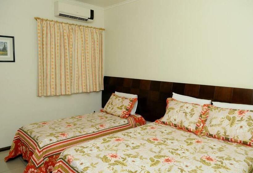 חדר דלוקס לשלושה, Cidade