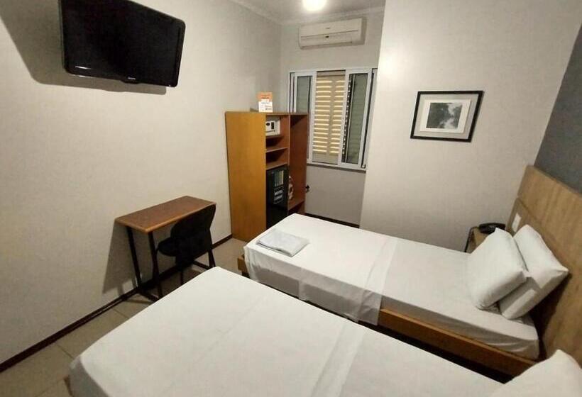 חדר אקונומי, Cidade