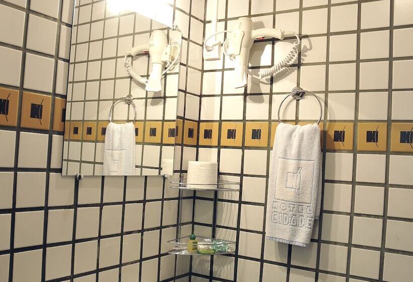 חדר דלוקס, Cidade