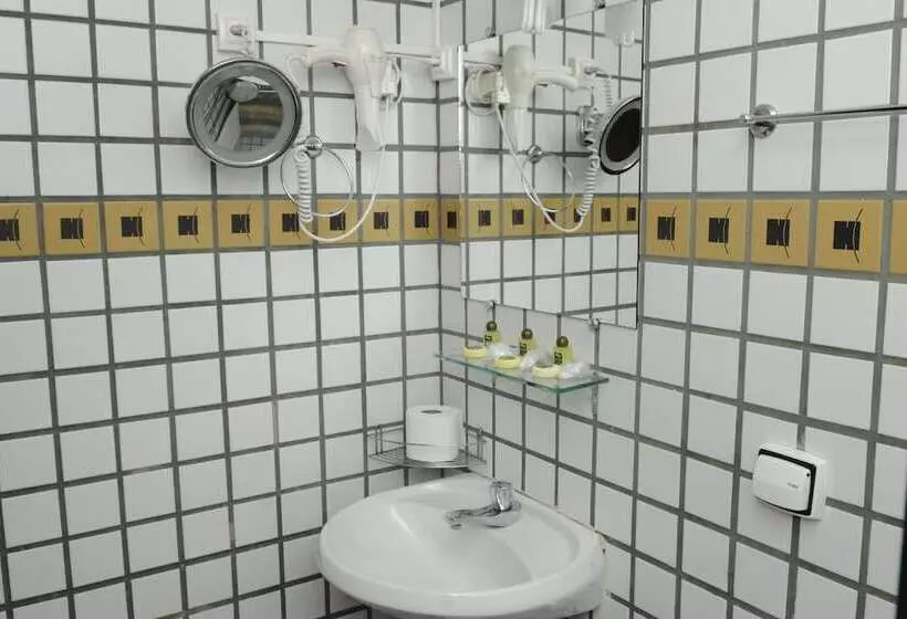 Deluxe Zimmer, Cidade