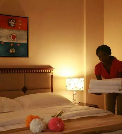 استودیوی استاندارد, Crown Hotel Juba