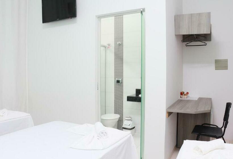 غرفة قياسية ثلاثية, E Locadora Vizon