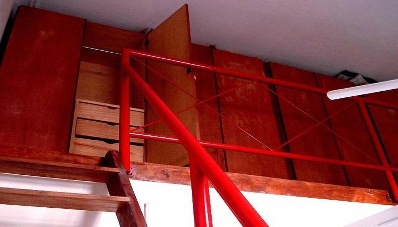 ルームシェアのワンベッド, Hostel Point