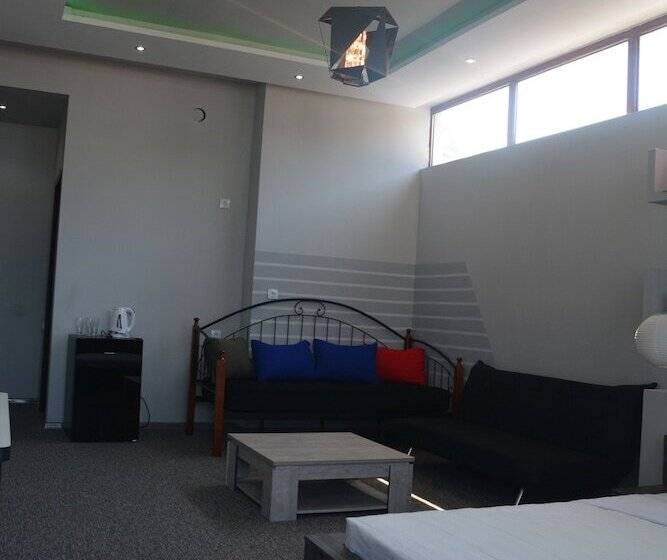 اتاق استاندارد چهار تخته با چشم‌انداز دریا, Kent