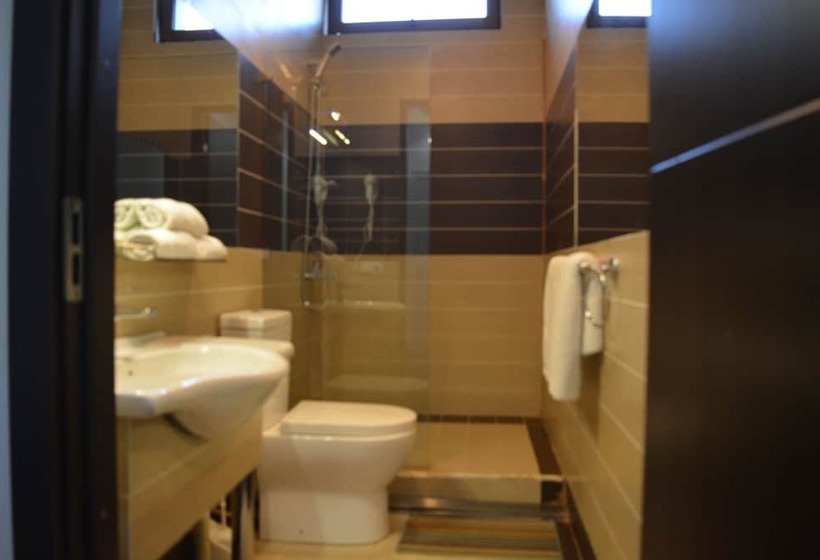 اتاق لوکس سه تخته, Kent