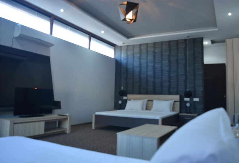 اتاق لوکس سه تخته, Kent