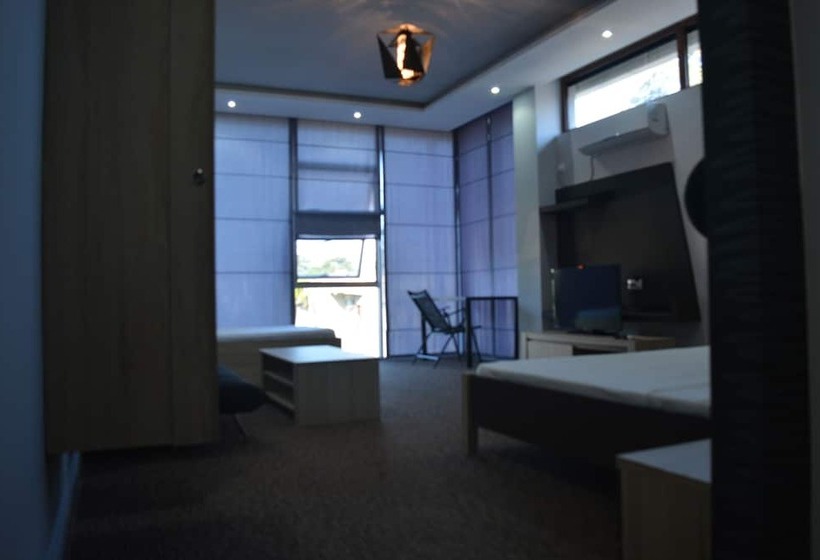 اتاق لوکس سه تخته, Kent