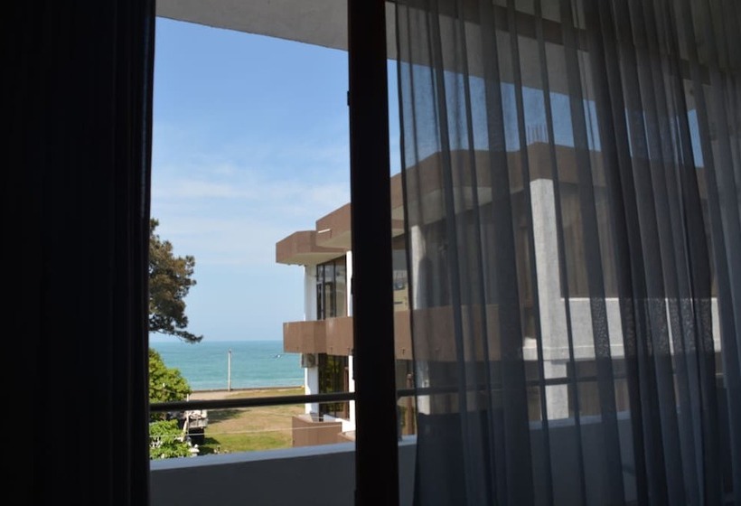 اتاق سه نفره دلوکس با چشم‌انداز دریا, Kent