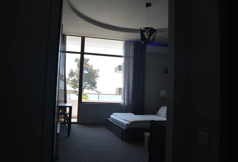 اتاق سه نفره دلوکس با چشم‌انداز دریا, Kent