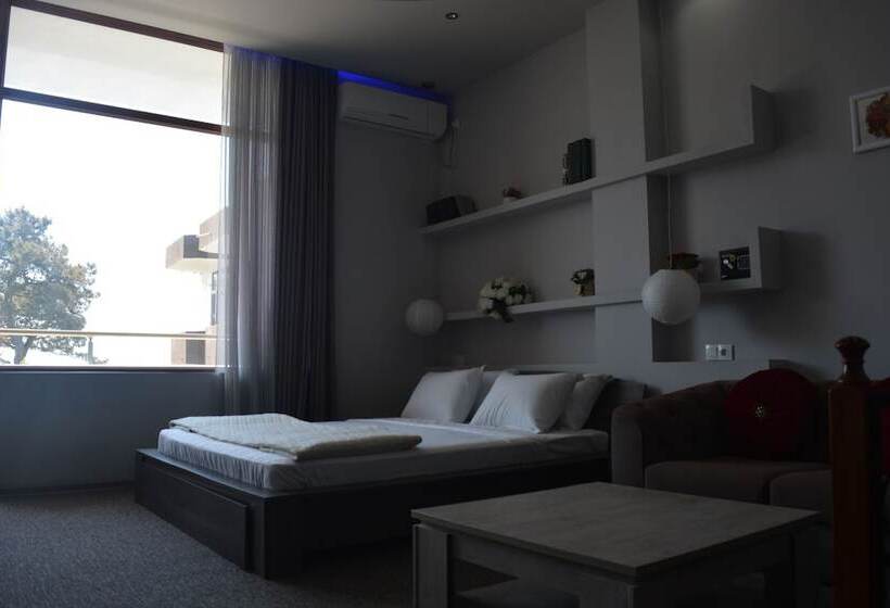 اتاق سه نفره دلوکس با چشم‌انداز دریا, Kent