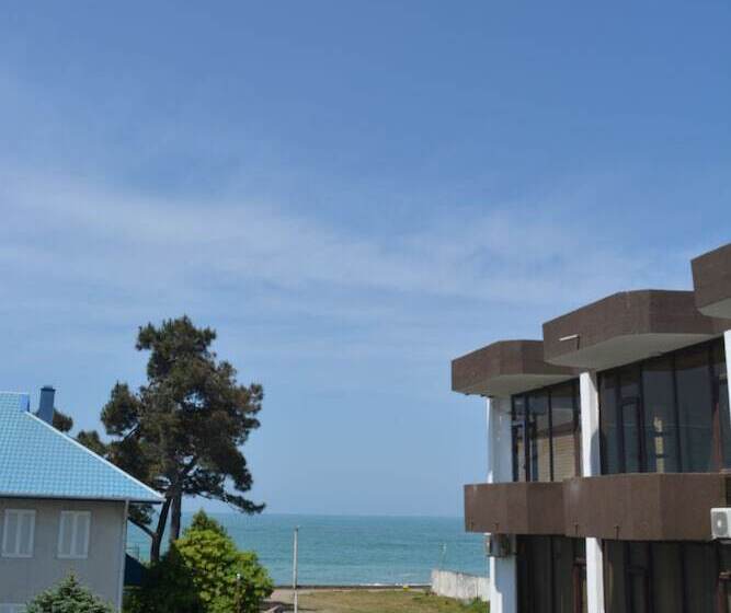 اتاق سه نفره دلوکس با چشم‌انداز دریا, Kent