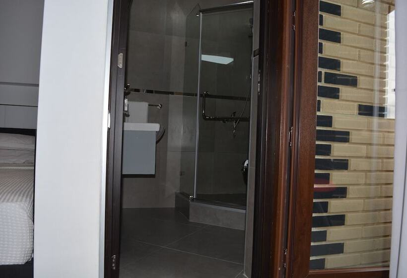 اتاق استاندارد با بالکن, Kent