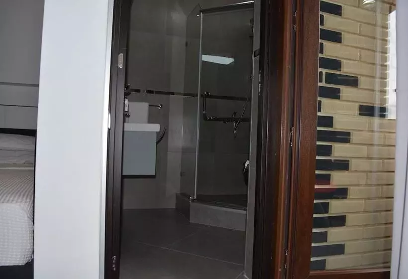 اتاق استاندارد با بالکن, Kent