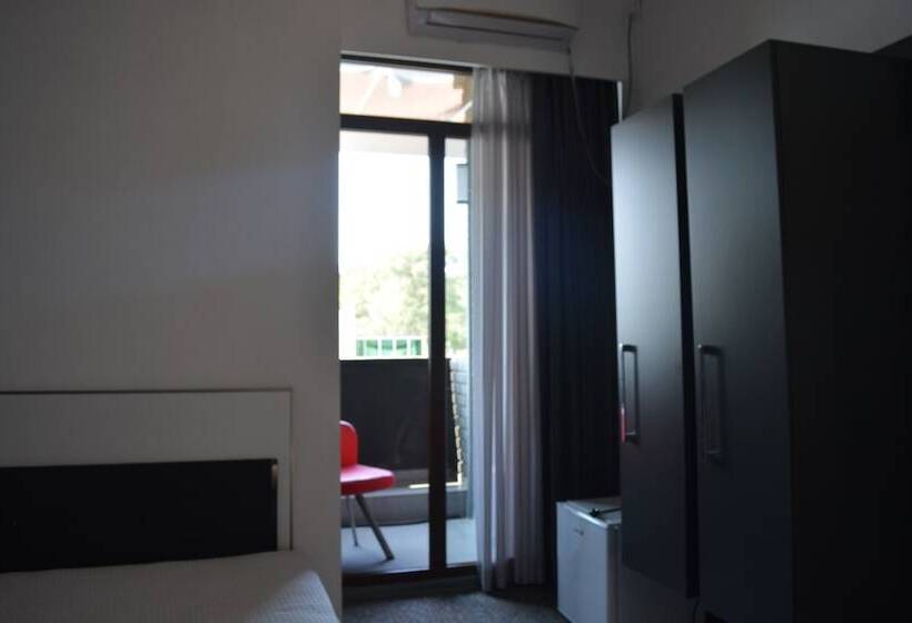 اتاق استاندارد با بالکن, Kent