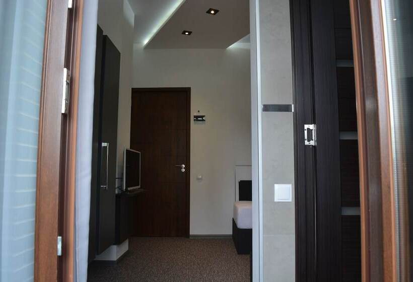 اتاق استاندارد با بالکن, Kent