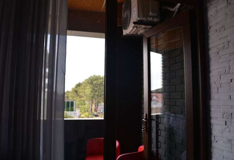 اتاق استاندارد سه تخته با بالکن, Kent