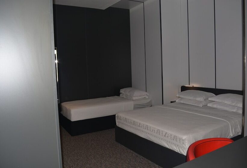 اتاق استاندارد سه تخته با بالکن, Kent