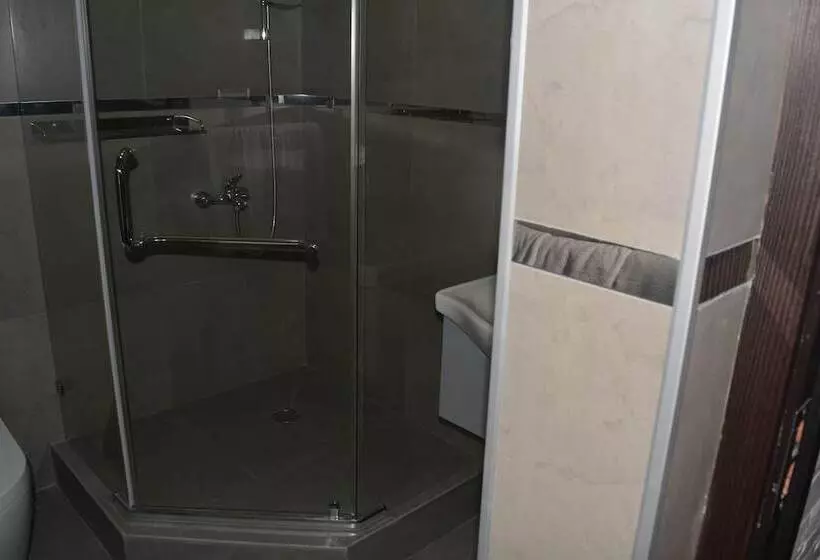 اتاق استاندارد سه تخته با بالکن, Kent