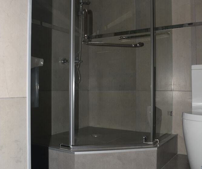 اتاق استاندارد چهارنفره با بالکن, Kent