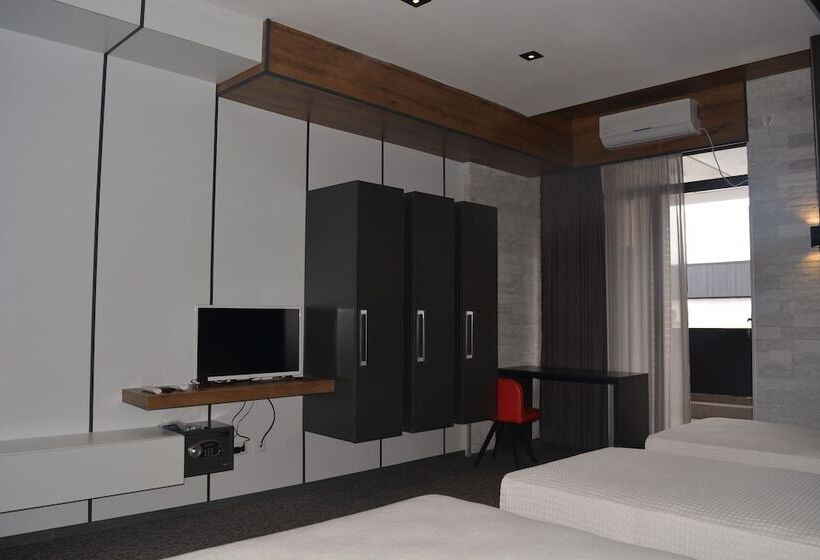 اتاق استاندارد چهارنفره با بالکن, Kent