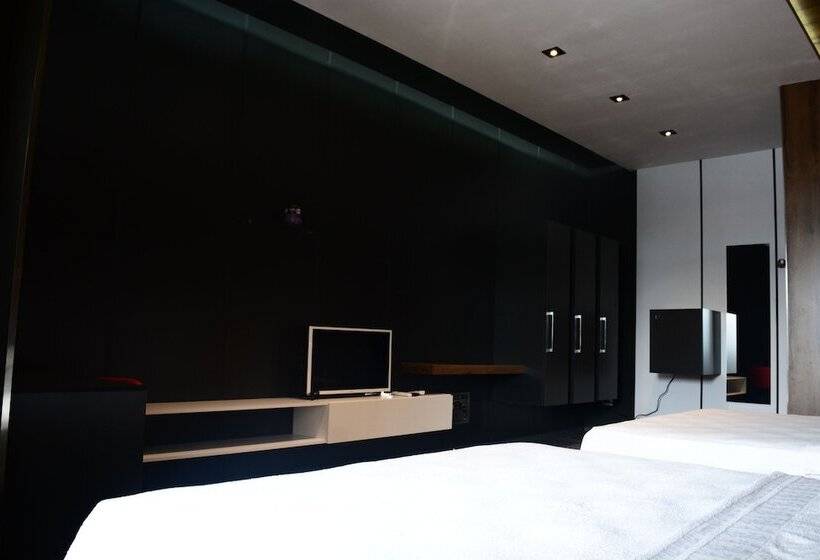 اتاق استاندارد چهارنفره با بالکن, Kent