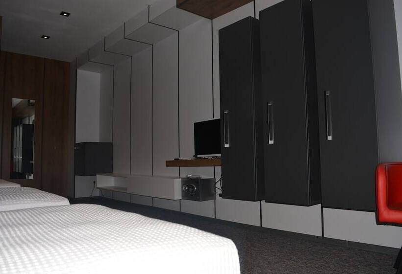 اتاق استاندارد چهارنفره با بالکن, Kent