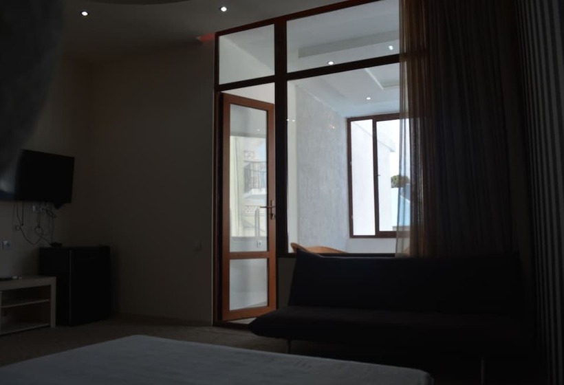 سوییت با چشم‌انداز دریا, Kent