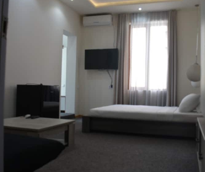 سوییت با چشم‌انداز دریا, Kent