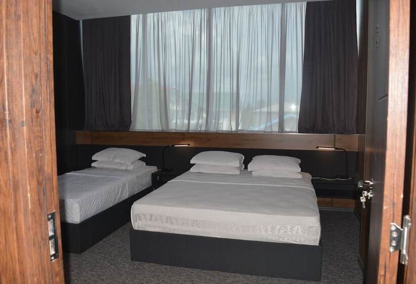 اتاق استاندارد سه تخته با بالکن, Kent