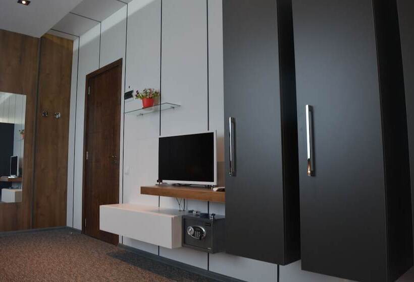 اتاق استاندارد سه تخته با بالکن, Kent