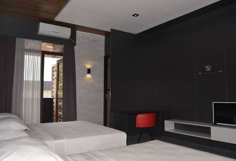 اتاق استاندارد چهارنفره با بالکن, Kent