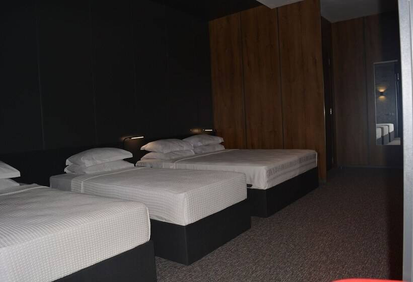 اتاق استاندارد چهارنفره با بالکن, Kent