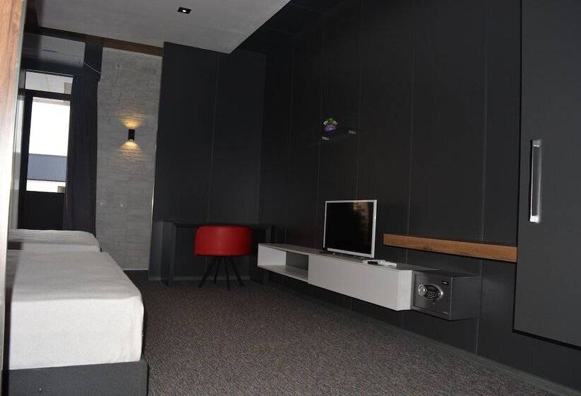 اتاق استاندارد چهارنفره با بالکن, Kent