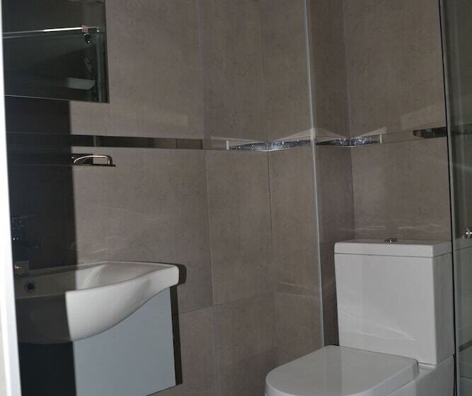 اتاق استاندارد چهارنفره با بالکن, Kent