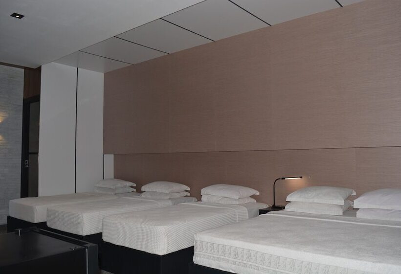 اتاق استاندارد چهارنفره با بالکن, Kent