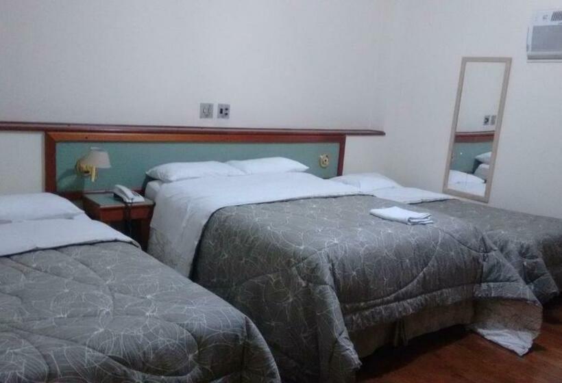 四人标准间, Martha Office